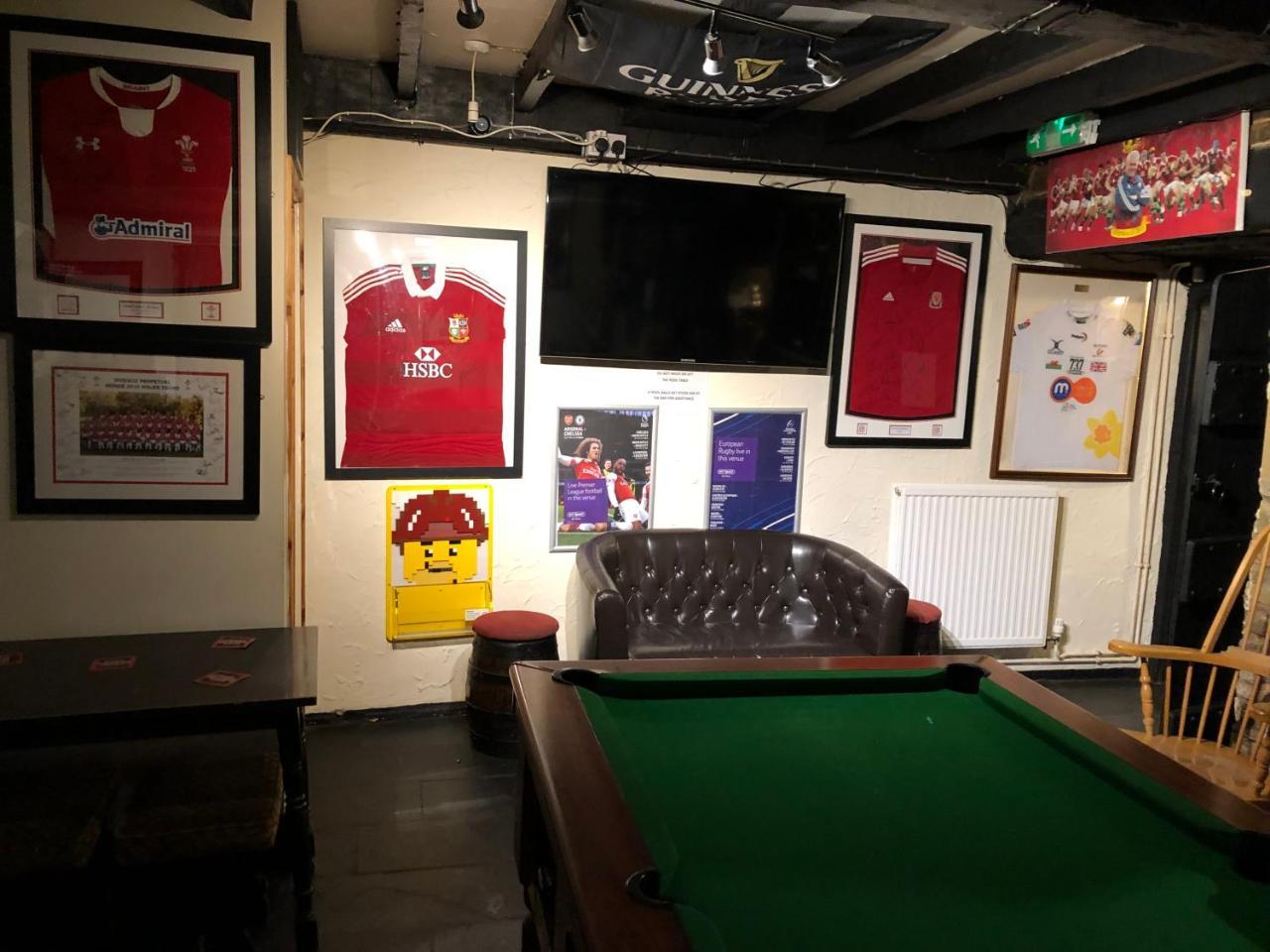 The Crosskeys Inn Usk Exteriör bild