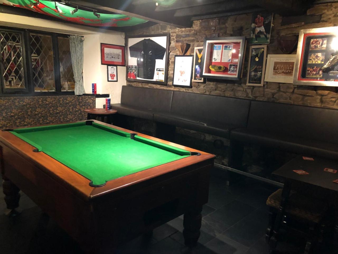 The Crosskeys Inn Usk Exteriör bild