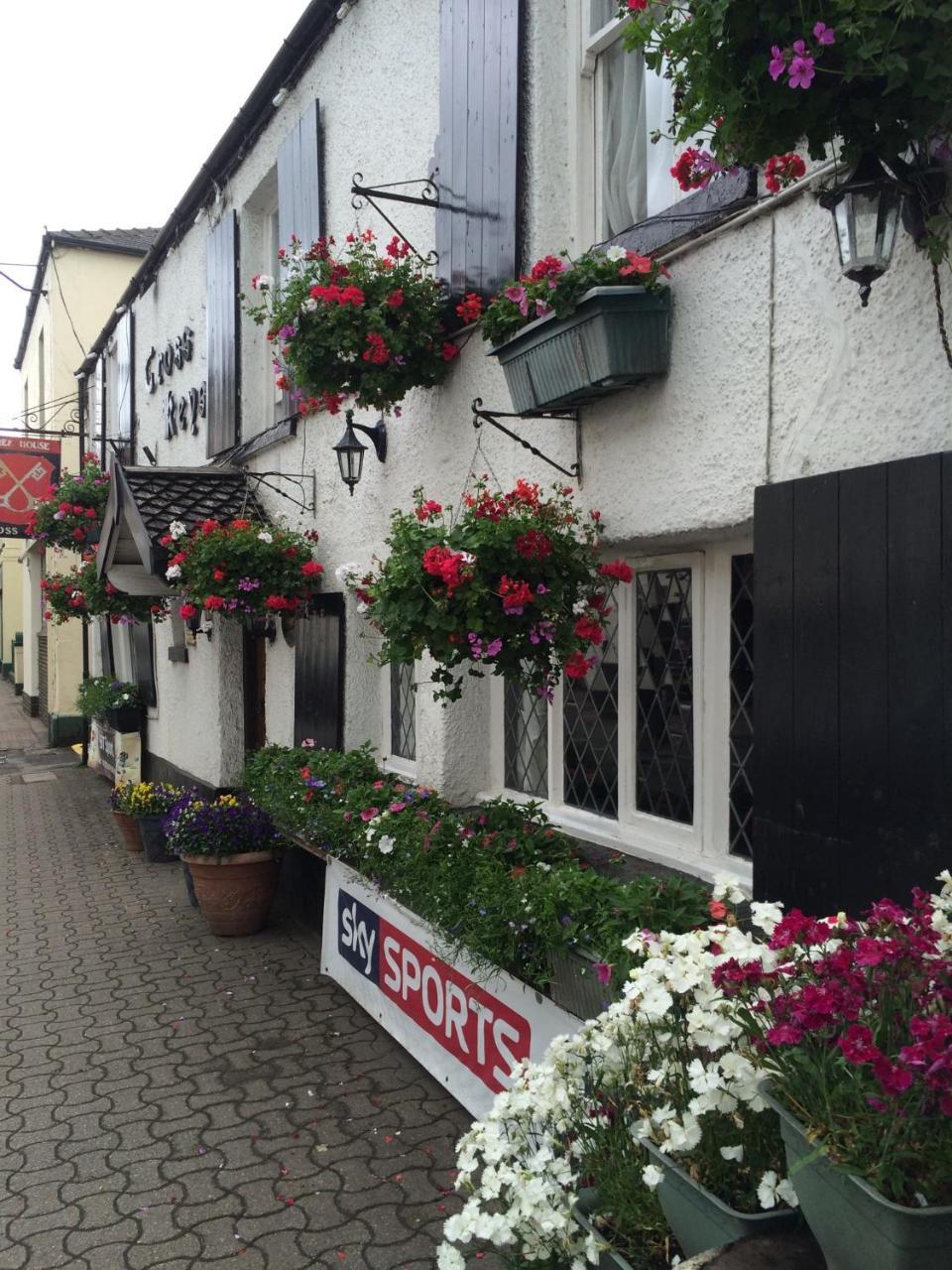 The Crosskeys Inn Usk Exteriör bild